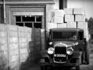 Bron: film Renata schoenfabriek jaren '30 (korte versie) op Beeldbank Oisterwijk (via Youtube), 03:41