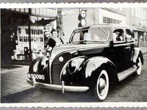 Ford De Luxe 1938 (Bron: collectie familie Van Luytelaar)