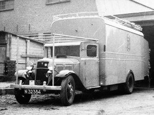 Ford V8 vrachtwagen (Bron: collectie Heemkundekring "Willem van Strijen", Zevenbergen)