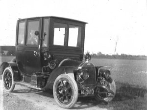 Opel (Foto: Johan Engelbert Schmitz. Bron: collectie Streekarchief Langstraat Heusden Altena)