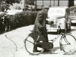 Beeld: Dorpsfilm Overloon 1953, op 2:55. Bron: Collectie De Oude Schoenendoos.