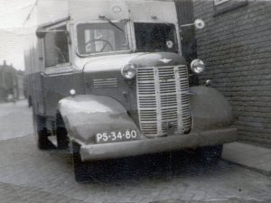 De Austin Bellewagen, met landelijk kenteken PS-34-80 (bron: Heusden in Beeld)