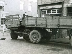 Chevrolet (Bron: Gemeentearchief Wassenaar, collectie gemeente Voorschoten)