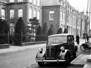 Opel (Foto: Johan van Eerd; © Francesco van Eerd. Bron: BHIC)
