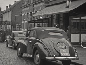 Opel Kapitän (Beeld: Leo Uijtendaal. Bron: collectie Regionaal Archief Tilburg)