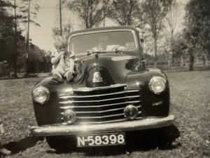 Kenteken N-58398 op een Vauxhall Wyvern of Velox uit ca. 1948 (foto: M. Koot)