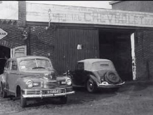 Peugeot en Nash (Bron: Fundamenten, blz. 138 © Rotary Oss-Maasland)