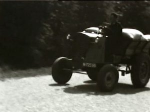 Beeld: Dorpsfilm Overloon 1953, op 9:40. Bron: Collectie De Oude Schoenendoos.