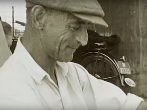 Bron: Bouw van de Noodkerk met voice over van pastoor Vinken op Youtubekanaal van Hendrik Helsdingen, 19:48