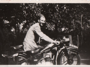 N-93994 op een 1950 Zundapp KS600 motorfiets (foto: particuliere collectie)