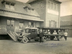 Ford AA met Jumbo opleggers (coll. Lambert van der Meulen)