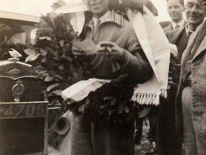 Jacques als winnaar van de 10.000 km rit, 1931