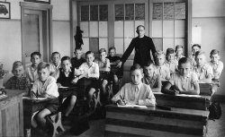 Klas van van de Nazareth-school in grarage Vlemmings (collectie R. Koch)