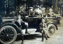 Was deze auto nog Brabants? (originele foto: Collectie Heemkundekring De Erstelinghe)