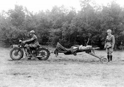 motorbrancard van het Eskadron Pantserwagens, gestationeerd in Den Bosch 1938 