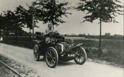 A. spierings in zijn auto (Collectie Stg. Uden-archief van Bressers)