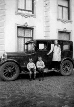  Willy Schats (1924), Louis Schats (1920), Mia Schats (1918)