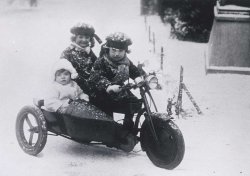 Met zussen, 1926 (Regionaal Archief Tilburg)