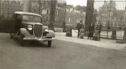 N-4705 De Ford V-8 in Fontainebleau