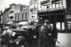 Chauffeurs bij een taxi