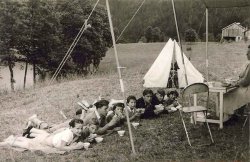 Liggend eten (collectie I. Ramselaar-van der Meulen)