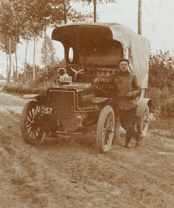 De auto van Straasheym had zowel een Nederlands als een Belgisch kenteken (part. coll.)