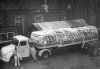 Magirus trekker met DAF-oplegger en de twee chauffeurs (Collectie M. Maassen)
