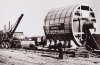 Vrachtwagens van Stoof. De kraanwagen is een Ward de France, de andere een Diamond T (prentbriefkaart, collectie Waterlands Archief nr. WAT002002488)