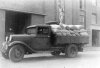 De vrachtwagen van Van Raaij aan de Piushaven in Tilburg (Collectie H. van Overbeek)