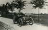 A. Spierings in zijn auto (Collectie Stg. Uden-archief van Bressers)