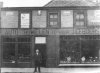 Jan Geboers voor zijn rijwielhandel - autoverhuur, c. 1920 (collectie J. Versteegen)